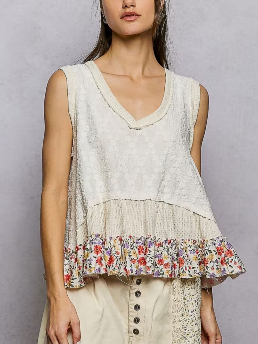 317.POL Sleeveless Cream Floral-Trim V-Neck Top